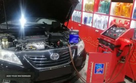 تعویض روغن خودرو با دستگاه ساکشن