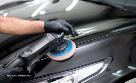 واکس و پولیش خودرو در خیابان نیکبخت