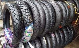 لاستیک موتورسیکلت در خیابان سروش