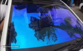 نصب برچسب ضد UV شیشه خودرو 