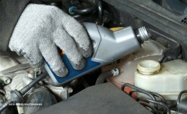 تعویض روغن ترمز خودرو