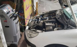شارژ گاز کولر خودرو با دستگاه روی کار
