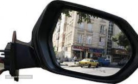 آینه بغل سورنتو در خیابان دکتر بهشتی