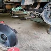 باز و بست کردن چرخ کامیون اصفهان در خیابان شاهپور 