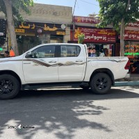 نصب برچسب خودرو تویوتا لندکروز / اصفهان / میدان جمهوری