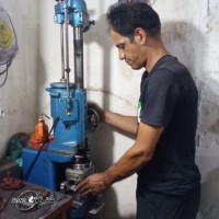 بوش زدن سیلندر موتور سیکلت چهار زمانه / خیابان پوریای ولی / اصفهان