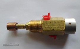 سوپاپ اورجینال روی موتور کامیون ماک